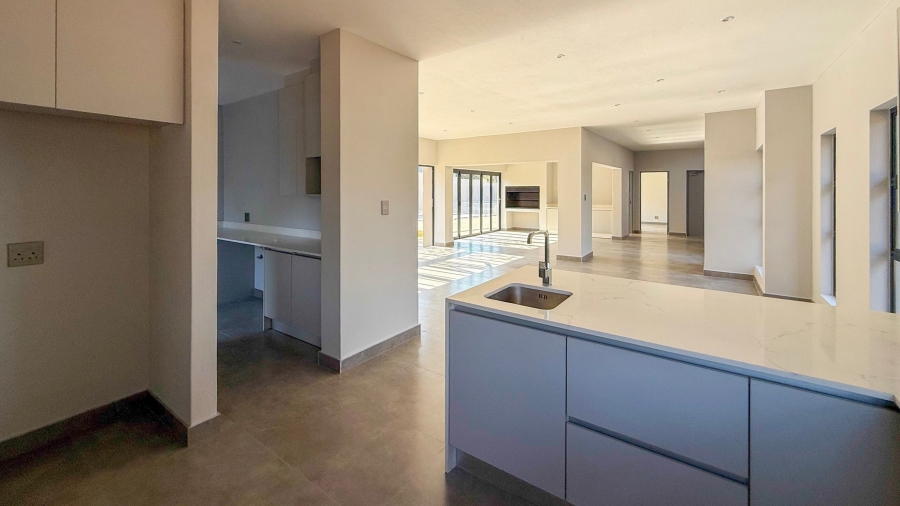 5 Bedroom Property for Sale in Leloko Lifestyle Estate North West
